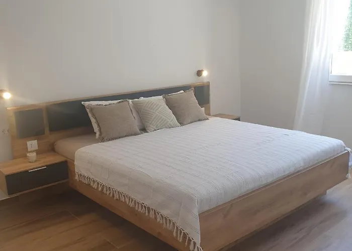 Pina Tourist Apartments